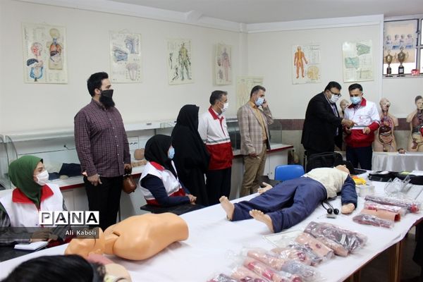 نشست اعضای شورای مدیران هلال احمر با رئیس دفتر فدراسیون صلیب سرخ  جهانی  در ایران