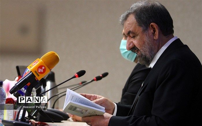 محسن رضایی: ریال باید پس از دلار و یورو قویترین پول منطقه شود