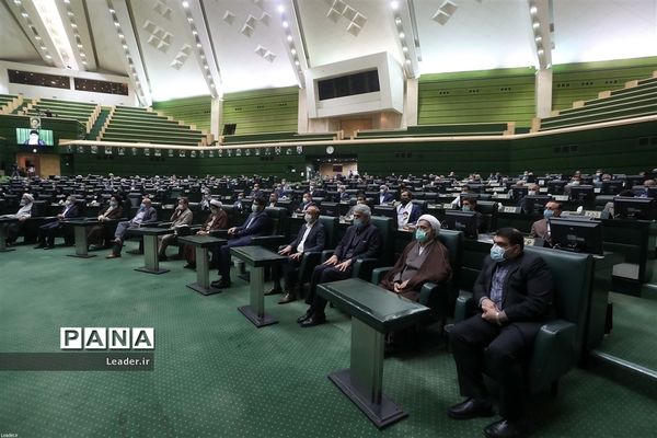 ارتباط تصویری نمایندگان مجلس شورای اسلامی با رهبر انقلاب