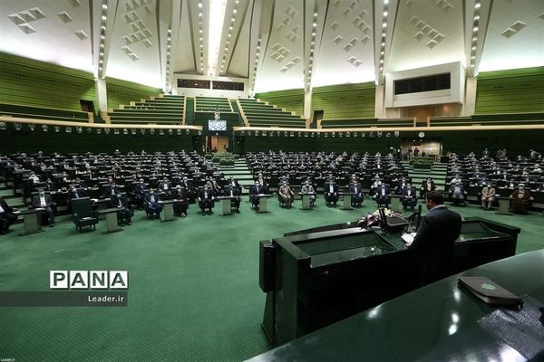 ارتباط تصویری نمایندگان مجلس شورای اسلامی با رهبر انقلاب