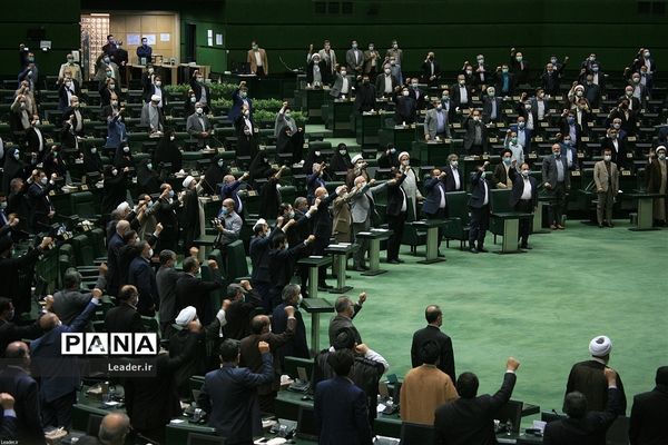 ارتباط تصویری نمایندگان مجلس شورای اسلامی با رهبر انقلاب