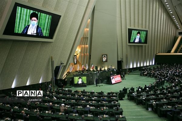 ارتباط تصویری نمایندگان مجلس شورای اسلامی با رهبر انقلاب