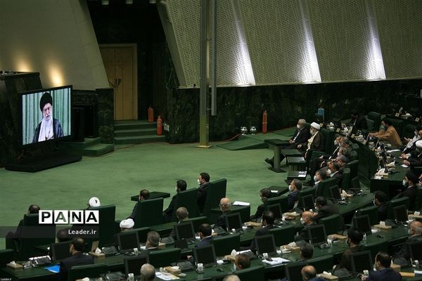 ارتباط تصویری نمایندگان مجلس شورای اسلامی با رهبر انقلاب