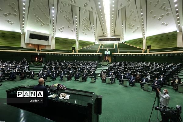 ارتباط تصویری نمایندگان مجلس شورای اسلامی با رهبر انقلاب