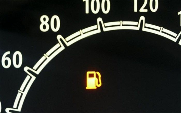 چند کیلومتر بعد از روشن شدن چراغ بنزین خودرو می‌توان رانندگی کرد؟