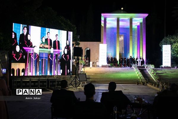 اختتامیه نخستین جشنواره فرهنگی و هنری معلمان هنرمند ایران در فارس