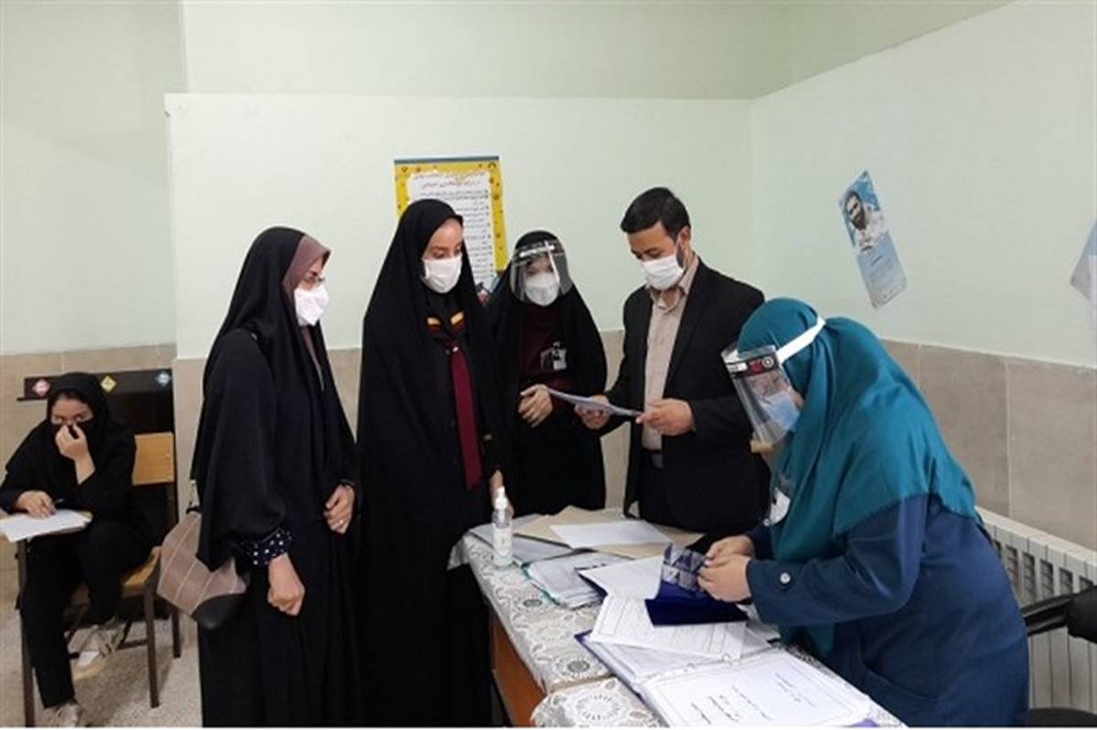 بازدید نماینده مجلس دانش‌آموزی استان قم از حوزه‌های امتحانی پایه دوازدهم+ تصاویر