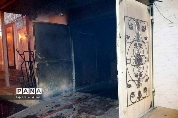 آتش سوزی محل احتکار الکل و کالای پزشکی در اهواز