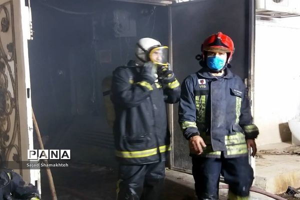 آتش سوزی محل احتکار الکل و کالای پزشکی در اهواز