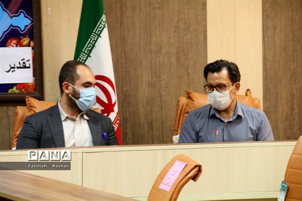 تجلیل از مراقبین سلامت حوزه‌های امتحانی در شهرستان امیدیه
