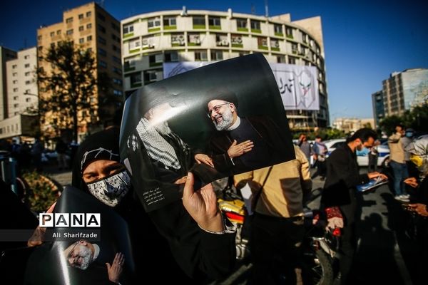 گردهمایی حامیان سیدابراهیم رییسی در میدان ولیعصر