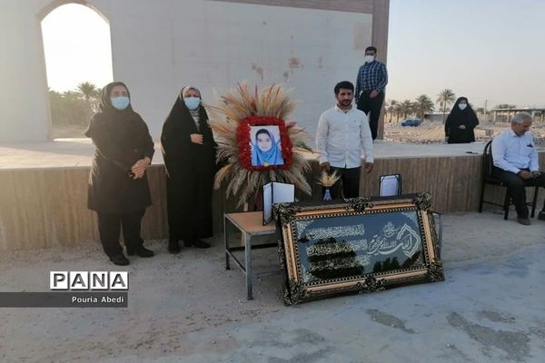 کاشت درخت به مناسبت روز دختر بیاد فاطمه خضری مقدم در روستای احمد آباد