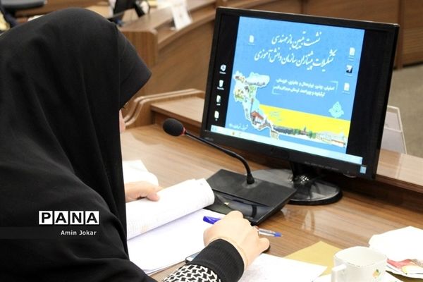 نشست تبیین بازمهندسی تشکیلات پیشتازان سازمان دانش‌آموزی در شیراز