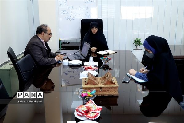 نشست نمایندگان مجلس دانش‌آموزی تهران با موضوع «رأی اولی‌ها و ضرورت حضور در انتخابات»