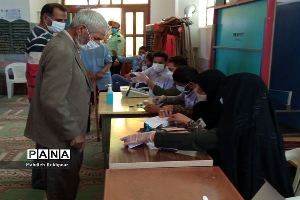 حضور پرشور مردم قاینات پای صندوق های رأی در انتخابات 1400