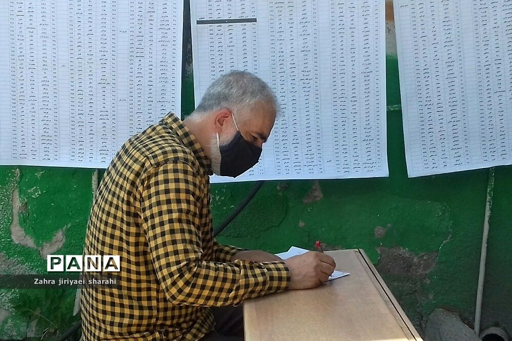 حضور مردم خاورشهر در پای صندوق‌های رای