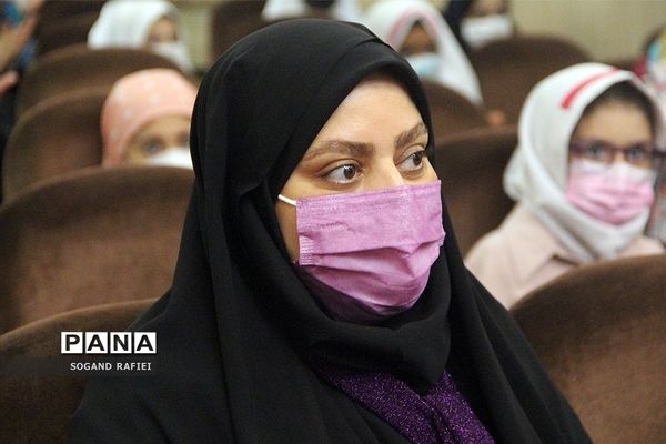 تجلیل از دانش‌آموزان برگزیده مسابقات فرهنگی‌هنری در ناحیه یک شهرری