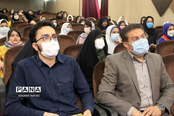 تجلیل از دانش‌آموزان برگزیده مسابقات فرهنگی‌هنری در ناحیه یک شهرری