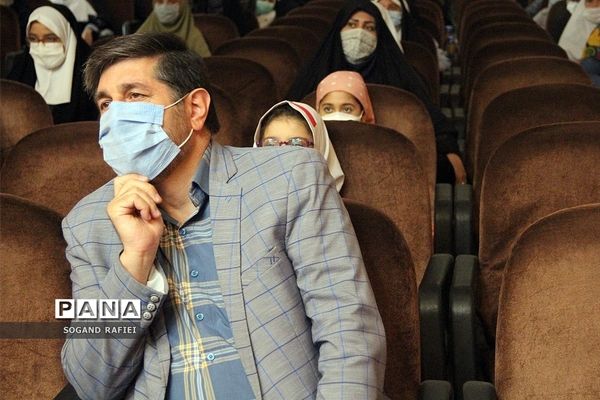 تجلیل از دانش‌آموزان برگزیده مسابقات فرهنگی‌هنری در ناحیه یک شهرری