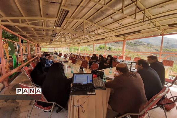 نشست کارشناس مسئولان ارزیابی عملکرد و پاسخگویی به شکایات مناطق