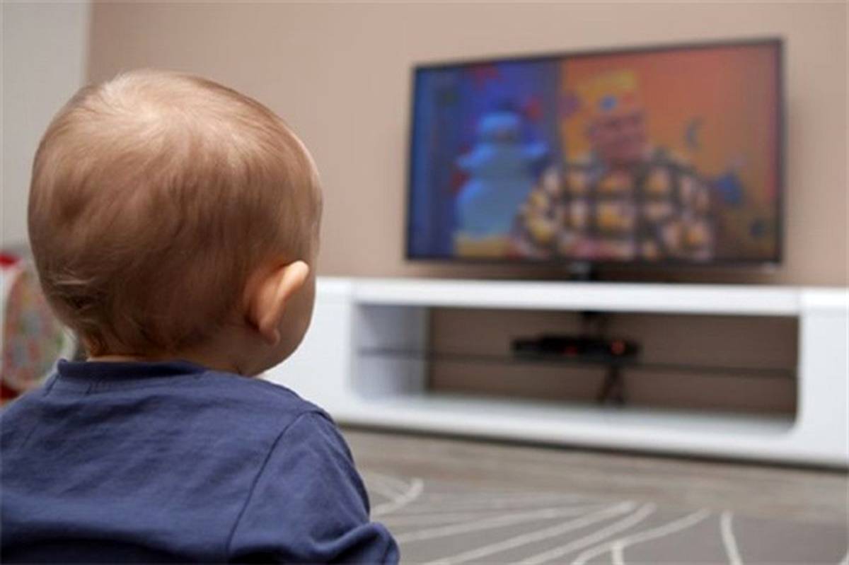 چرا کودکان زیر دوسال  نباید تلویزیون بینند!