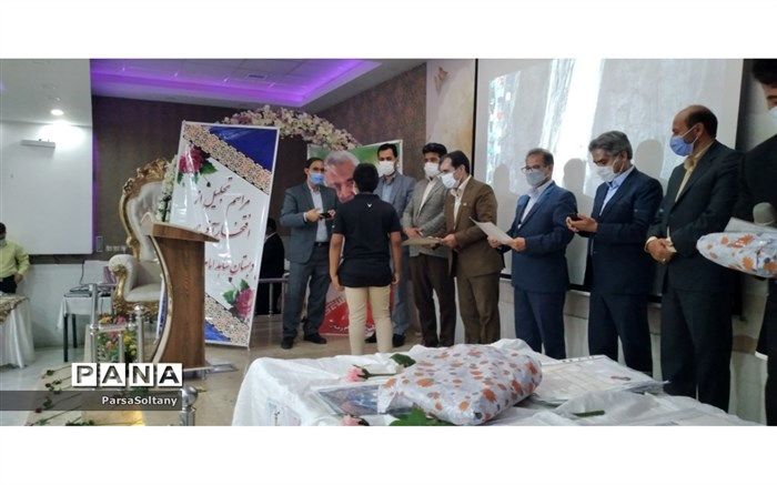 تجلیل از نخبگان برتر دبستان پسرانه شاهد امام رضا در کاشمر