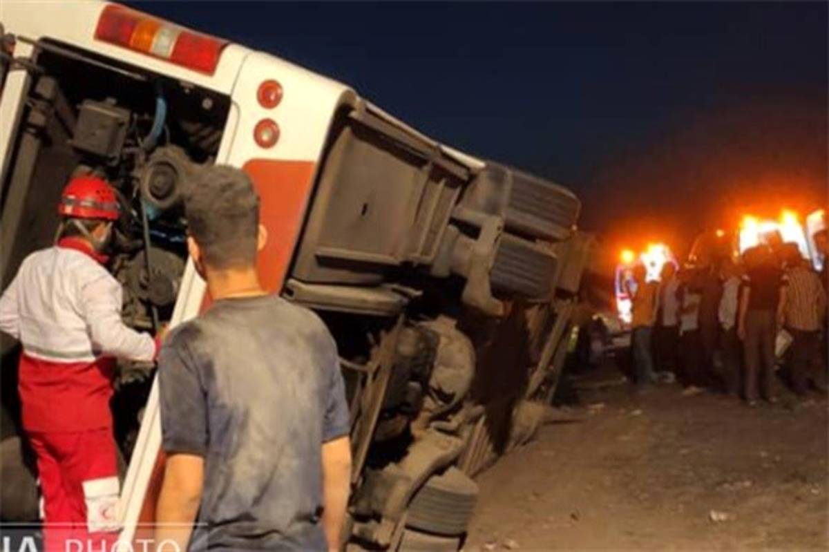 ۱۶ مصدوم بر اثر تصادف اتوبوس با پراید در جاده سلفچگان-قم