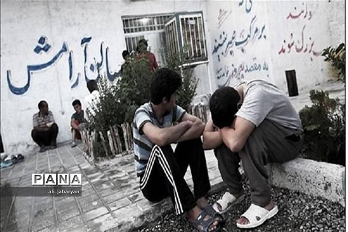 اکران آثار سینمایی و مستند «اوج» در کمپ‌های ترک اعتیاد