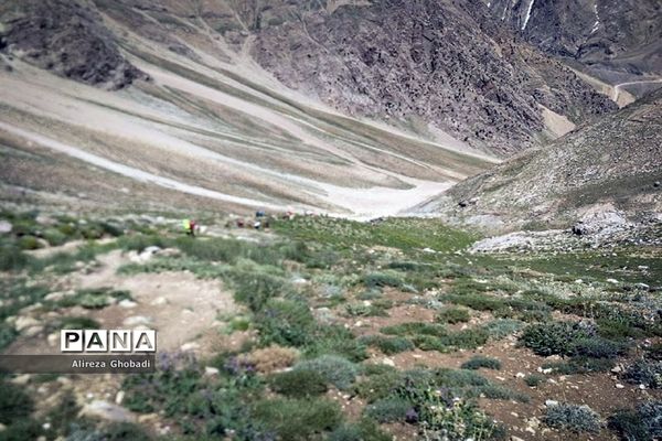 صعود گروه کوهنوردى فرهنگیان اداره کل آموزش و پرورش فارس به قلل حوض دال و سیچانى