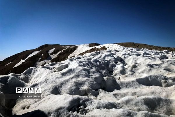 صعود گروه کوهنوردى فرهنگیان اداره کل آموزش و پرورش فارس به قلل حوض دال و سیچانى