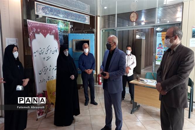 بازدید جهانشاهی از مراکز واکسیناسیون دانش آموزان، در منطقه ۱۴