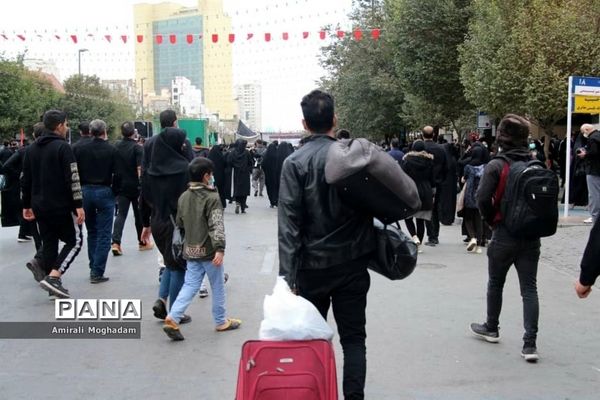 راهپیمایی عزاداران  امام رضا علیه السلام به سمت بارگاه مطهر رضوی