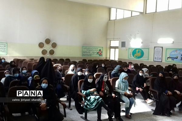 واکسیناسیون دانش‌آموزان در خاورشهر