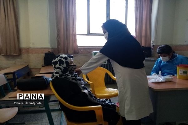 دومین روز از واکسیناسیون دانش‌آموزان در ملارد