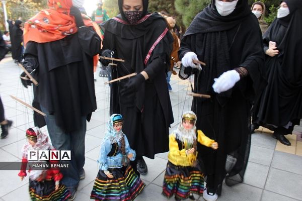 «شادپیمایی عروسک ها» به مناسبت هفته ملی کودک در قم