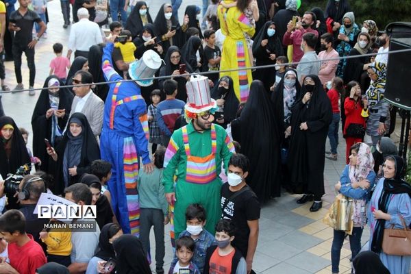 «شادپیمایی عروسک ها» به مناسبت هفته ملی کودک در قم