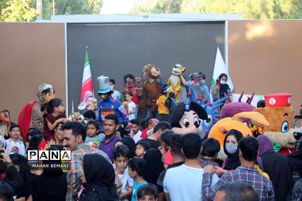 «شادپیمایی عروسک ها» به مناسبت هفته ملی کودک در قم