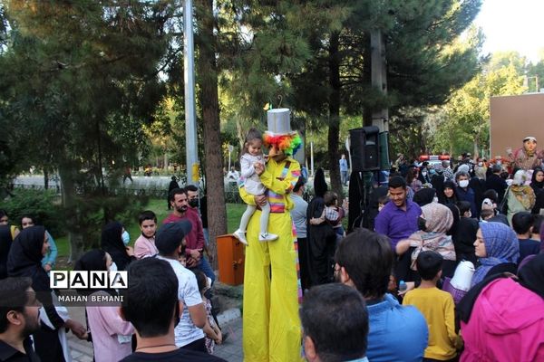 «شادپیمایی عروسک ها» به مناسبت هفته ملی کودک در قم