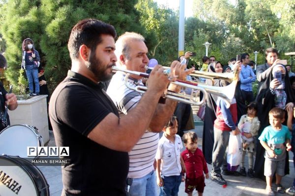«شادپیمایی عروسک ها» به مناسبت هفته ملی کودک در قم