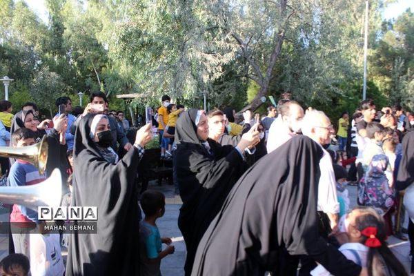 «شادپیمایی عروسک ها» به مناسبت هفته ملی کودک در قم