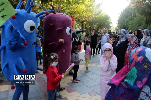 «شادپیمایی عروسک ها» به مناسبت هفته ملی کودک در قم