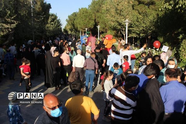 «شادپیمایی عروسک ها» به مناسبت هفته ملی کودک در قم