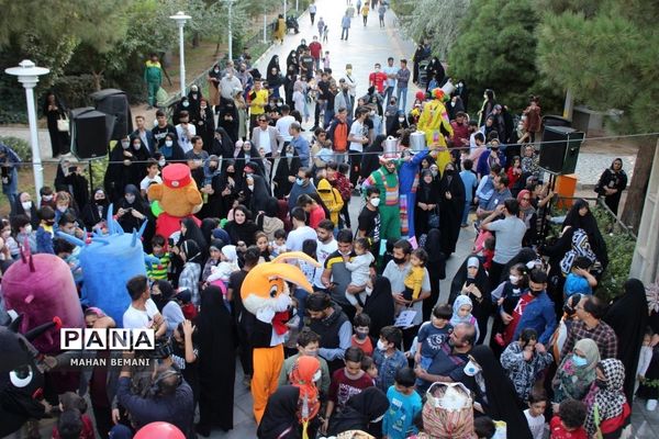 «شادپیمایی عروسک ها» به مناسبت هفته ملی کودک در قم