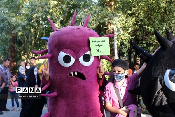 «شادپیمایی عروسک ها» به مناسبت هفته ملی کودک در قم