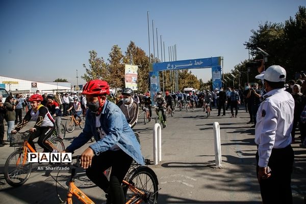 نهمین دوره همایش دوچرخه سواری همیاران پلیس