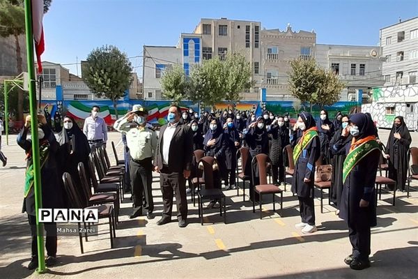 برگزاری مراسم تجلیل از دانش‌آموزان حائز رتبه دبیرستان شهید زهره‌وند