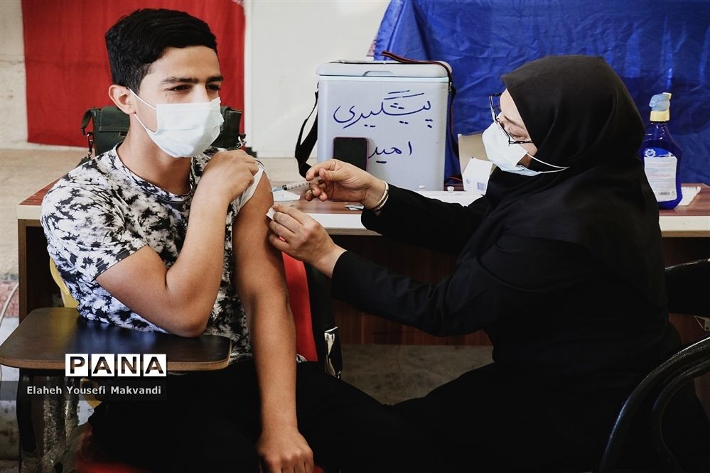 واکسیناسیون دانش‌‍آموزان در شهرستان امیدیه