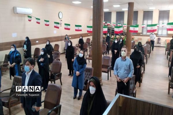 جلسه انجمن و اولیا و مربیان مدرسه‌ام ابیها بوشهر