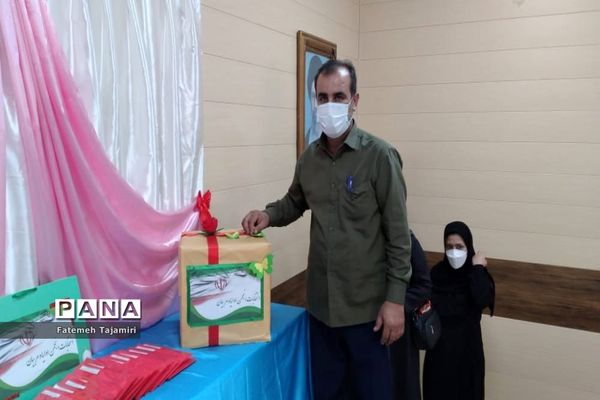 جلسه انجمن و اولیا و مربیان مدرسه‌ام ابیها بوشهر