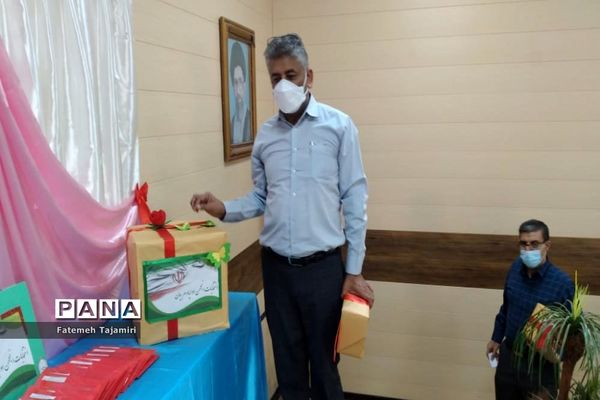 جلسه انجمن و اولیا و مربیان مدرسه‌ام ابیها بوشهر